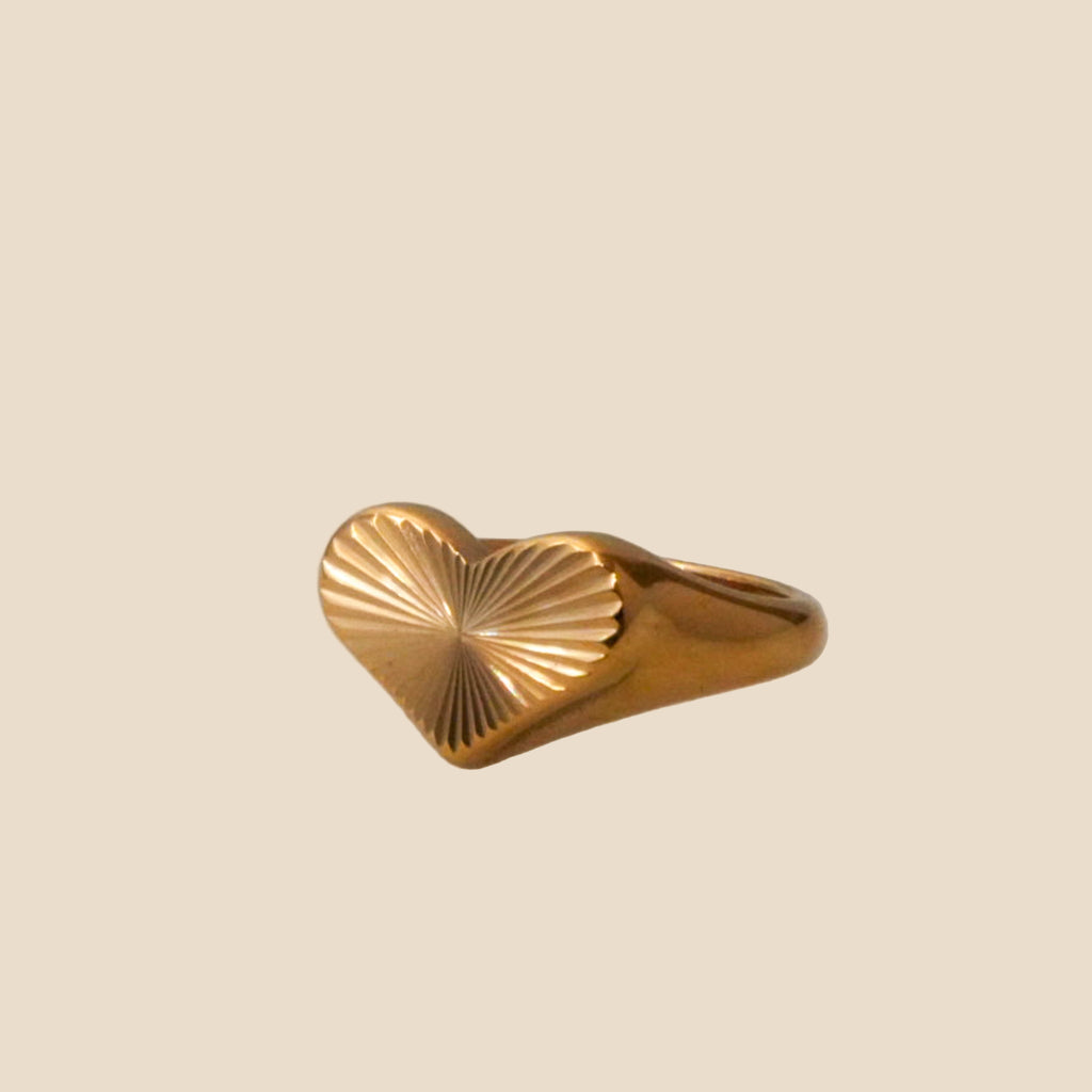 18K gold-plated stainless steel ring with a burst heart design.