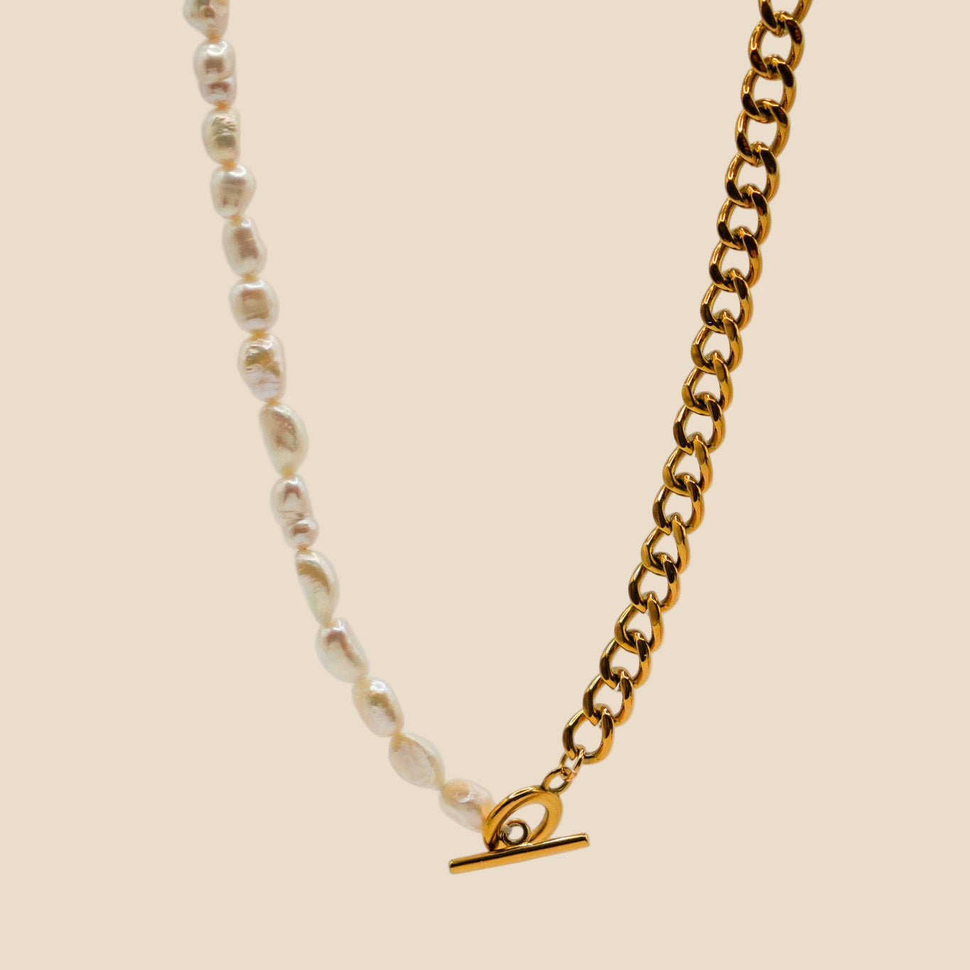 Half gold-plated stainless steel Cuban chain and half freshwater pearl necklace, connected with an OT buckle.